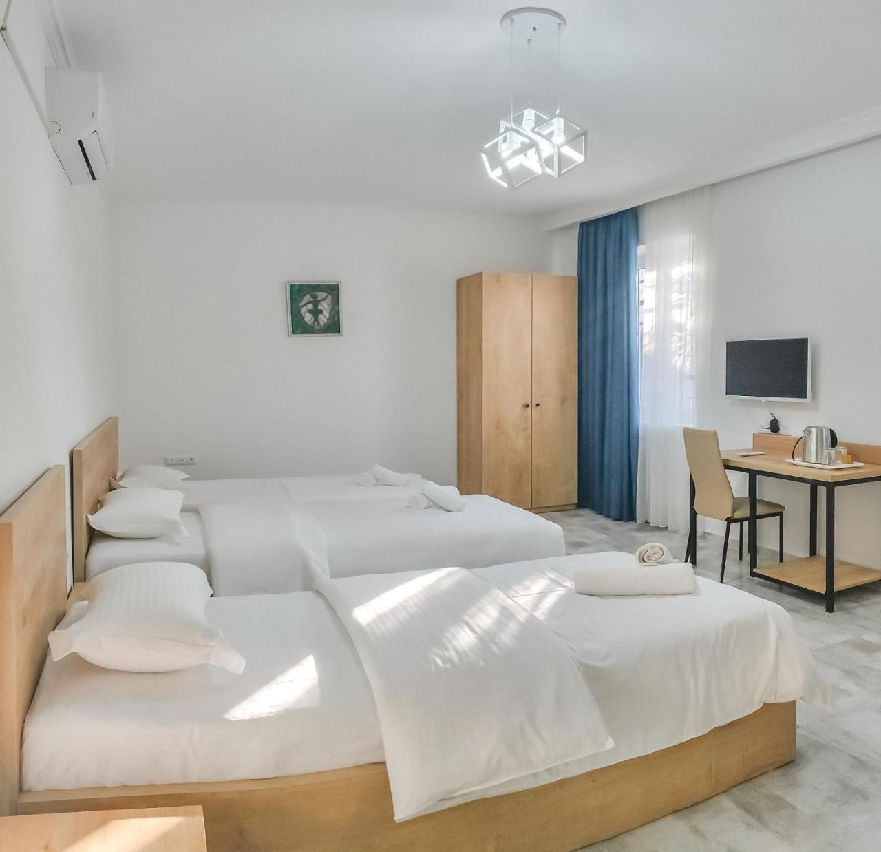Westay Hotel Tbilissi Extérieur photo