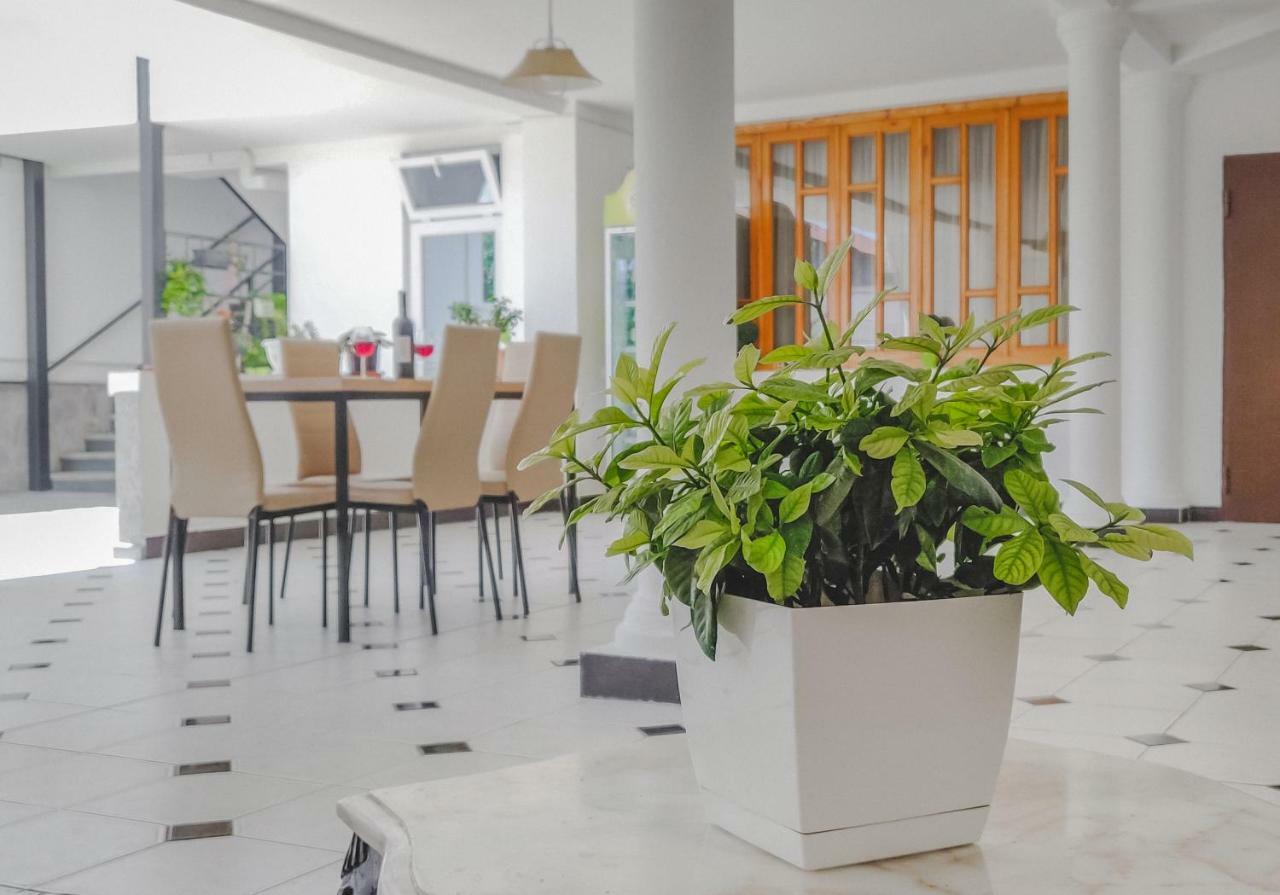 Westay Hotel Tbilissi Extérieur photo